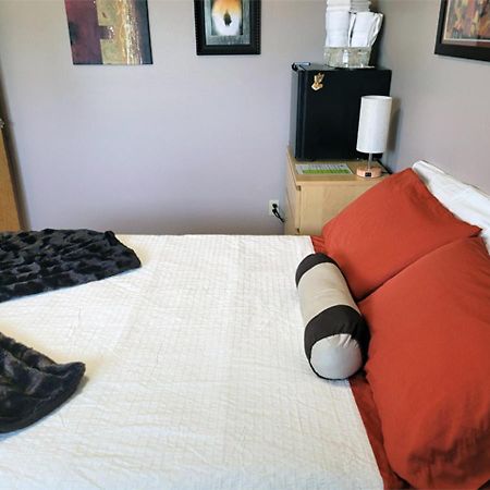 The Dewberry Homestay B&B Edmonton Exterior foto